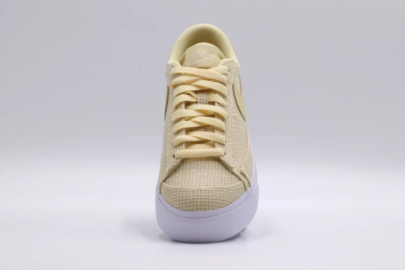 Nike Blazer Low Platform Γυναικεία Sneakers Μπεζ, Λευκά