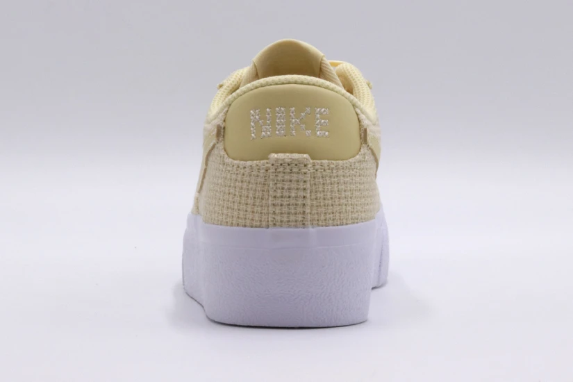 Nike Blazer Low Platform Γυναικεία Sneakers Μπεζ, Λευκά