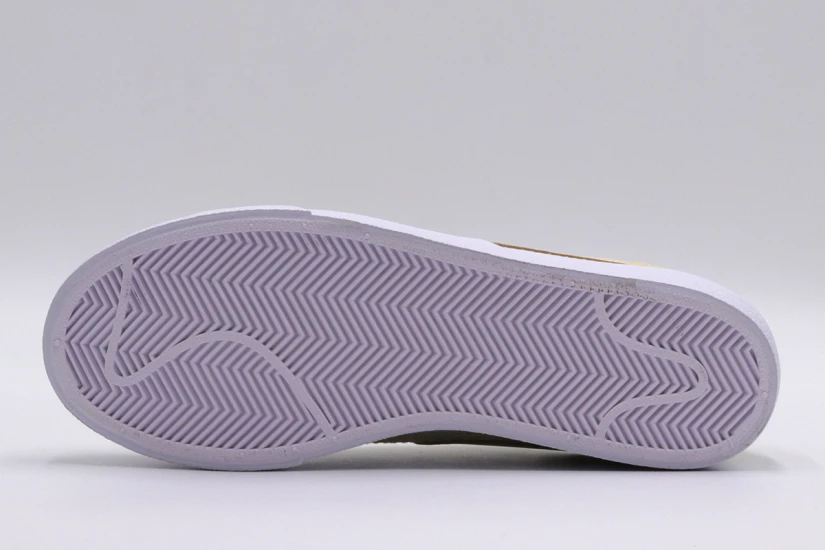 Nike Blazer Low Platform Γυναικεία Sneakers Μπεζ, Λευκά