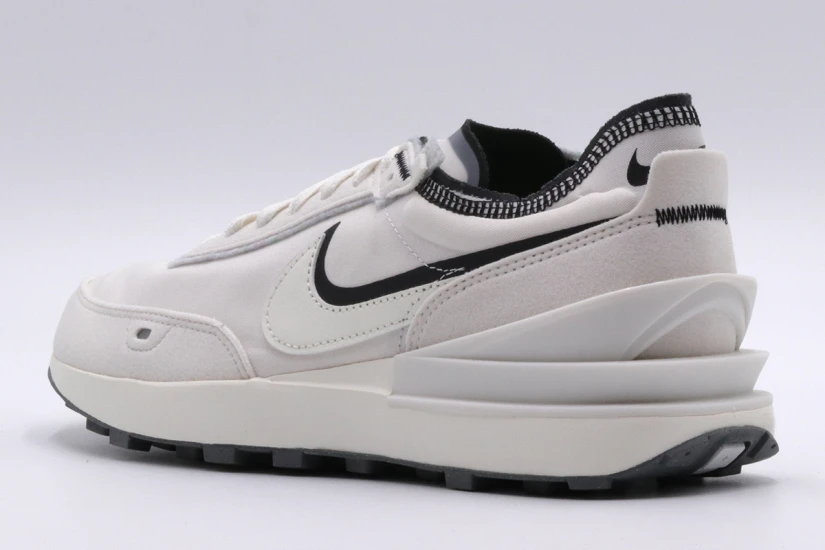 Nike Waffle One Se Sneakers (DO9782 001)