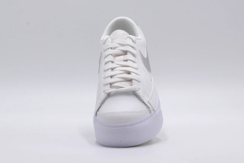 Nike Blazer Low Platform Γυναικεία Sneakers Λευκά, Ασημί