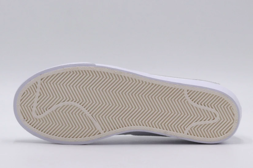 Nike Blazer Low Platform Γυναικεία Sneakers Λευκά, Ασημί