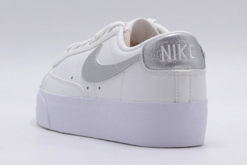 Nike Blazer Low Platform Γυναικεία Sneakers Λευκά, Ασημί