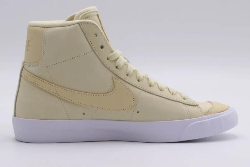 Nike Blazer PRM MF Γυναικεία Sneakers Μπεζ, Λευκά