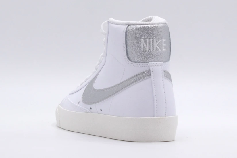 Nike Blazer Mid 77 Γυναικεία Sneakers Λευκά, Ασημί