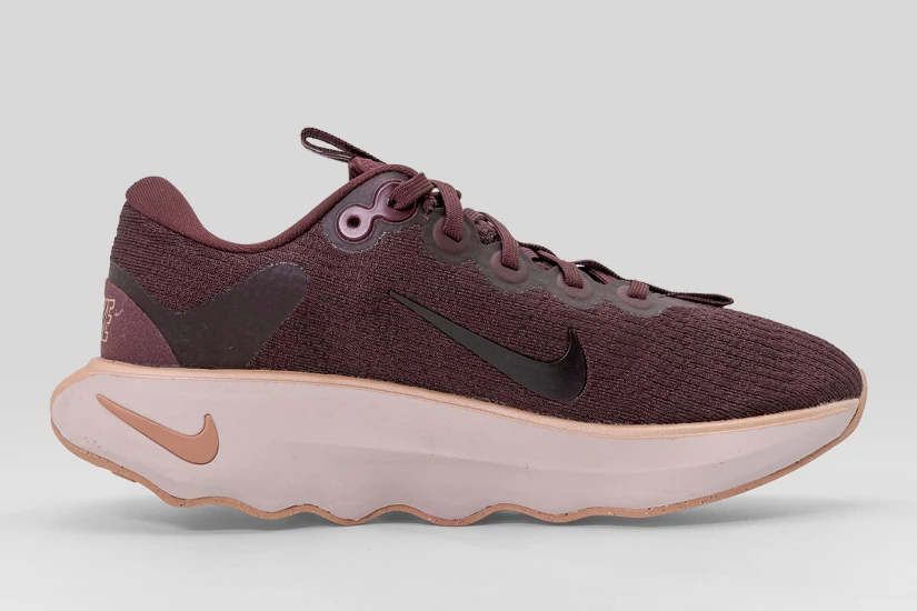 Nike Motiva Παπούτσια για Περπάτημα Μπορντό, Σομόν, Εκρού