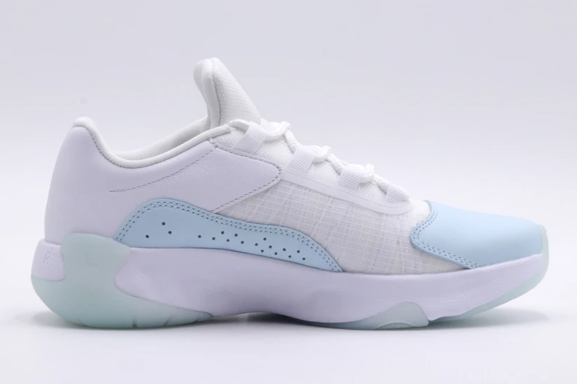 Jordan Air 11 CMFT Low Sneakers Λευκά, Άκουα