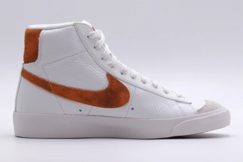 Nike Wmns Blazer Mid 77 Sneakers (DX8948 100)