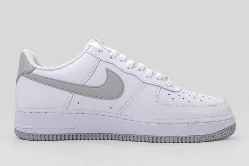 Nike Air Force 1 07 Sneakers (FJ4146 100)