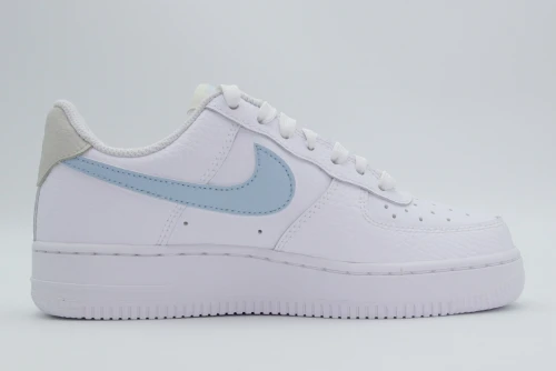 Nike W Air Force 1 07 Sneakers (HF0022 100)