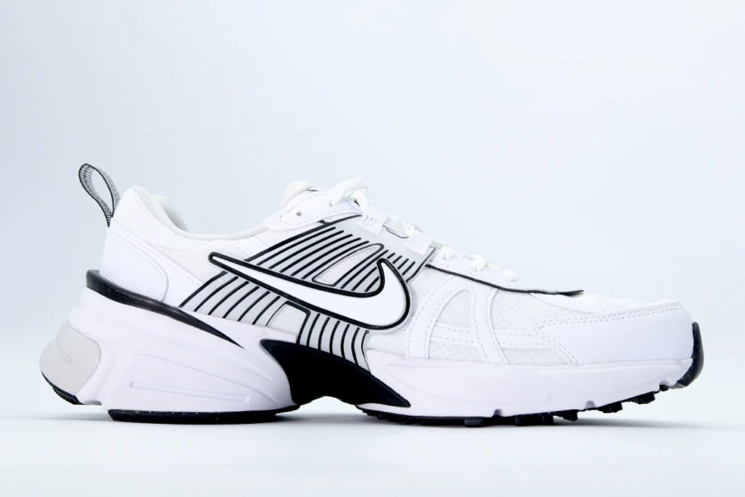 Nike V2K Run Sneakers Μαύρα, Λευκά