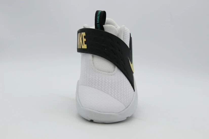 Nike Team Hustle D 12 Sneakers (HF6281 105)