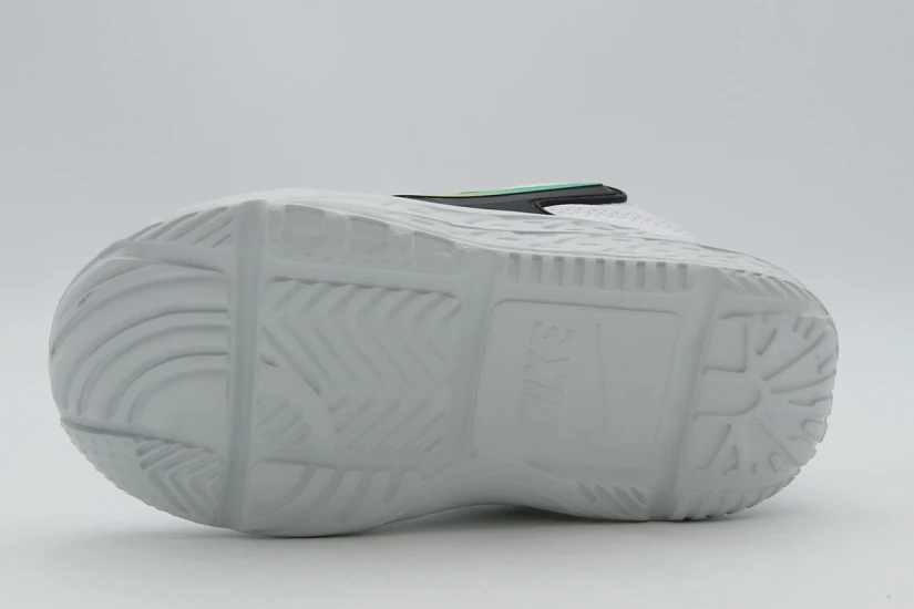 Nike Team Hustle D 12 Sneakers (HF6281 105)