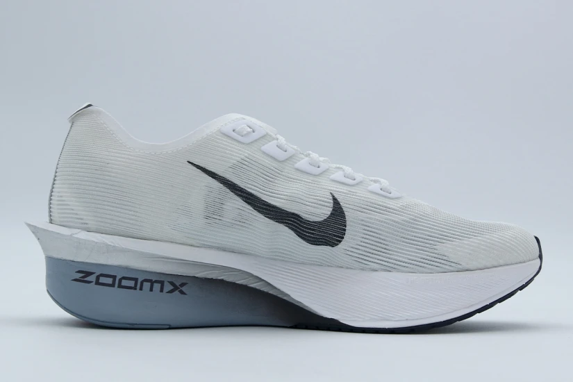 Nike Zoomx Vaporfly 4 Αθλητικά Παπούτσια για Τρέξιμο Λευκά, Μαύρα, Γκρι