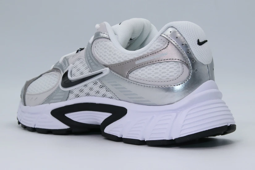 Nike V5 RNR Ανδρικά Sneakers Λευκά, Ασημί, Γκρι Ανοιχτό, Μαύρα
