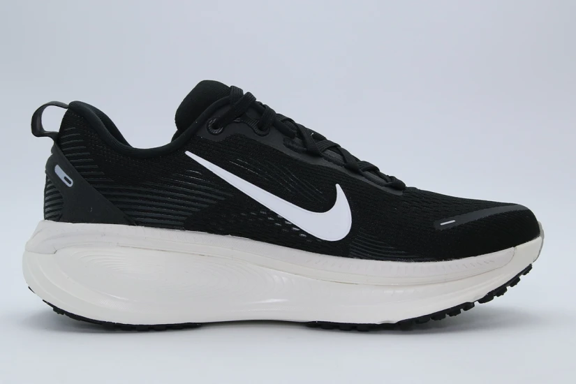 Nike Vomero 18 Αθλητικά Παπούτσια για Τρέξιμο Μαύρα, Λευκά