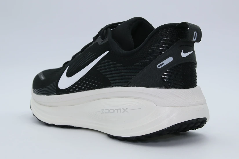 Nike Vomero 18 Αθλητικά Παπούτσια για Τρέξιμο Μαύρα, Λευκά