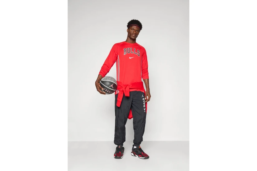 Nike Dri-FIT NBA Chicago Bulls Ανδρική Μακρυμάνικη Μπλούζα με Λαιμόκοψη Κόκκινη
