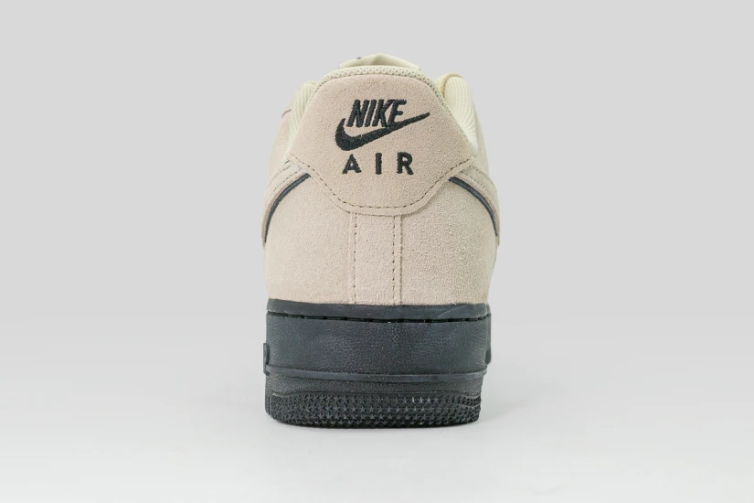 Nike Air Force 1 07 Lv8 Ανδρικά Sneakers Μπεζ, Μαύρα