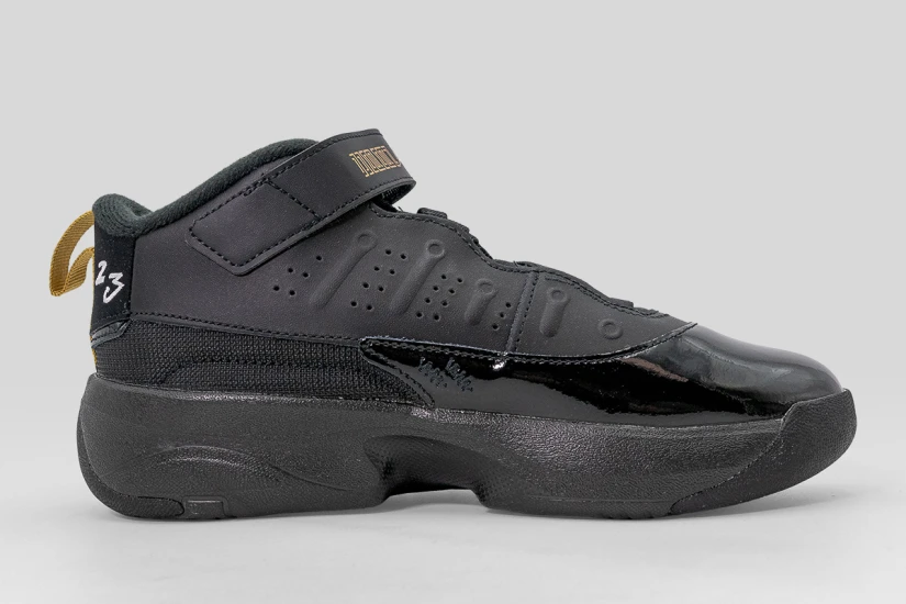 Jordan Max Aura 7 Παιδικά Sneakers Μαύρα, Χρυσά