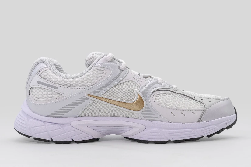 Nike V5 RNR Sneakers Εκρού, Λευκά, Χρυσά