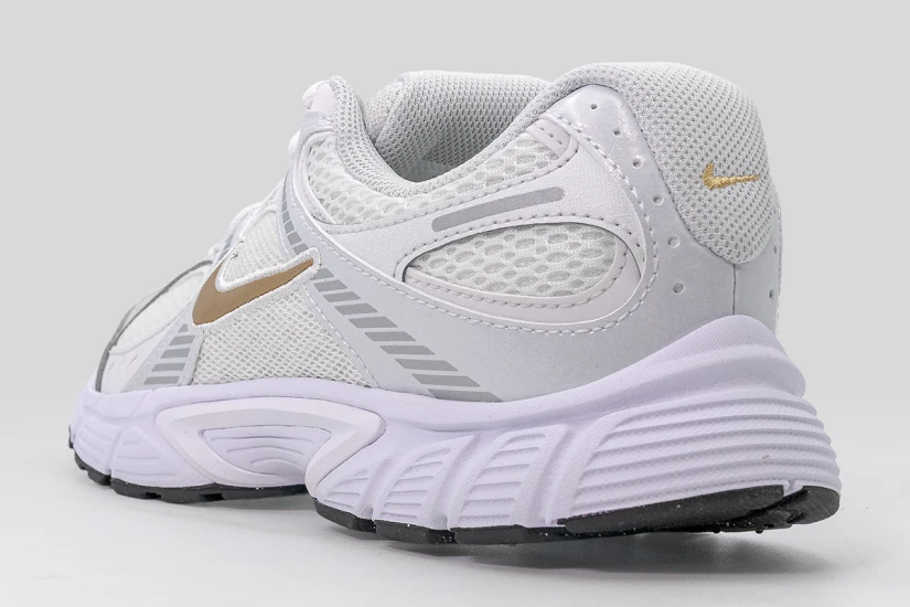 Nike V5 RNR Sneakers Εκρού, Λευκά, Χρυσά