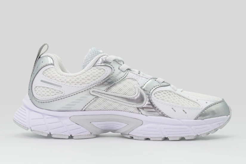 Nike V5 RNR Παιδικά Sneakers Λευκά, Ασημί