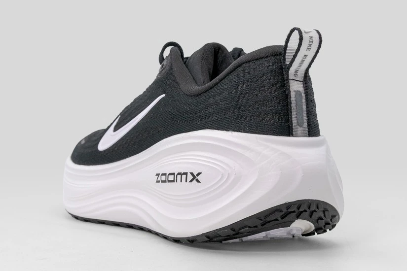 Nike Vomero Plus Αθλητικά Παπούτσια για Τρέξιμο Μαύρα, Λευκά