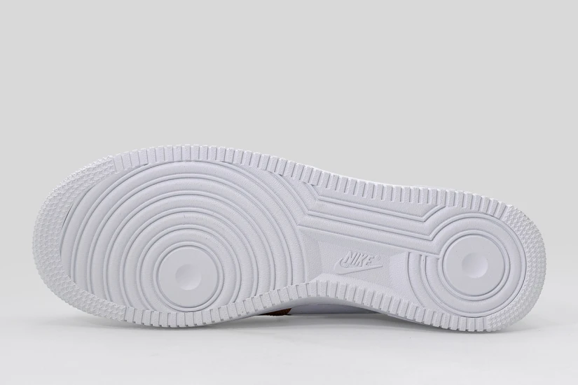 Nike Air Force 1 07 Unisex Sneakers Λευκά, Καφέ