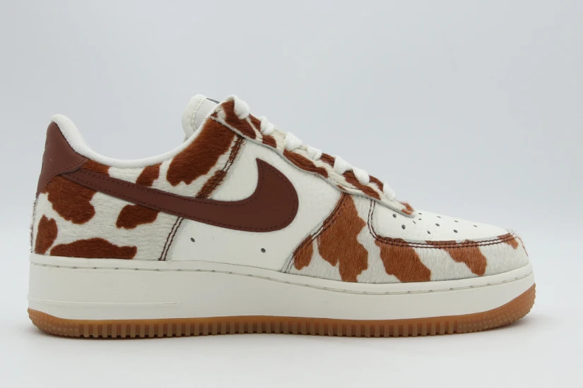 Nike Air Force 1 07 Sneakers (IO0442 200)