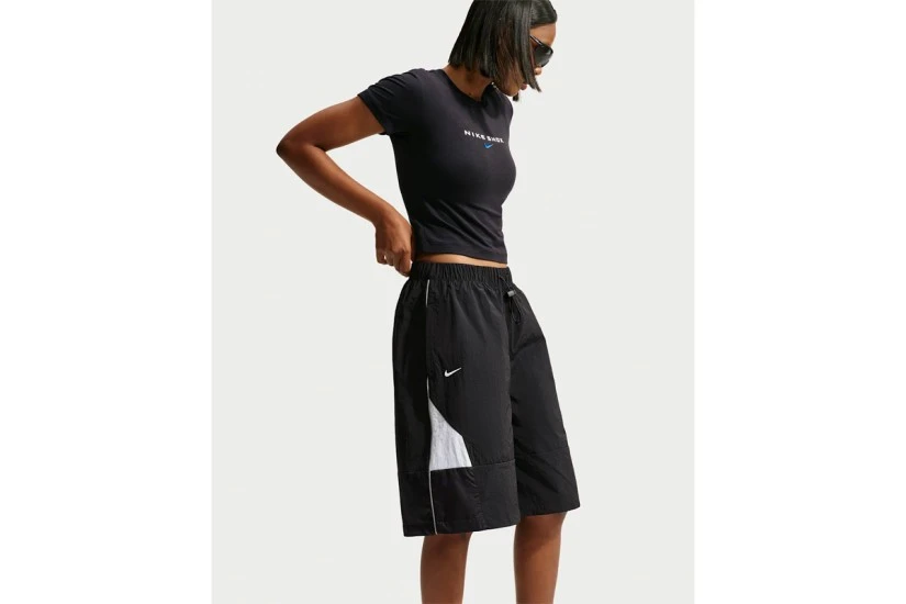 Nike Sportswear Woven Γυναικεία Αθλητική Βερμούδα Μαύρη, Λευκή