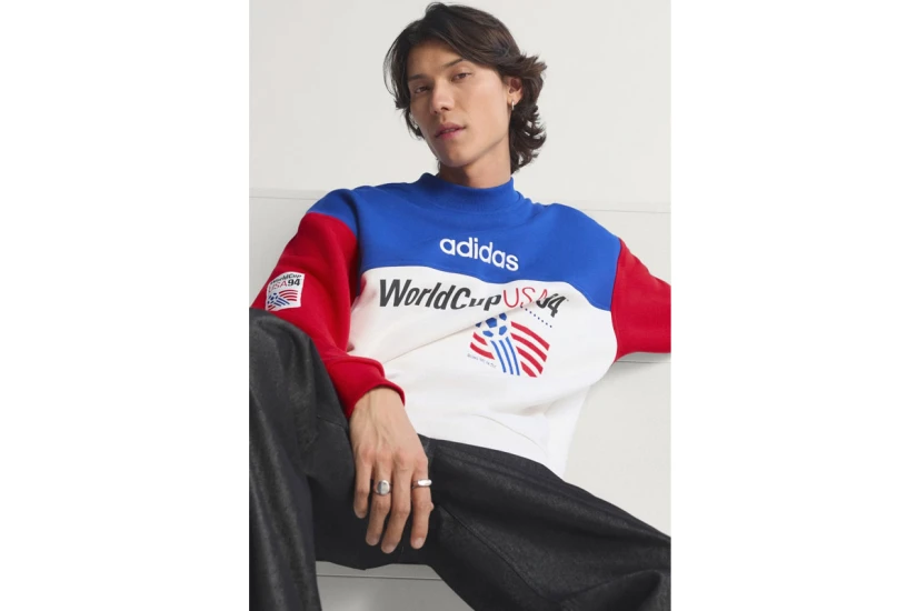 Adidas Originals Graphic Fifa 94 Ανδρική Μακρυμάνικη Μπλούζα με Λαιμόκοψη Λευκή, Ρουά, Κόκκινη