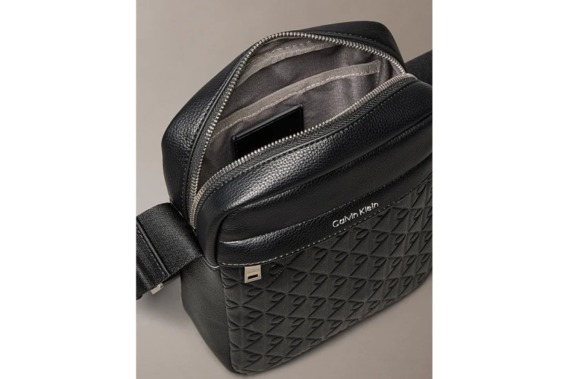 Calvin Klein Embossed Emblem Logo Ανδρικό Τσαντάκι Χιαστί - Ώμου Μαύρο