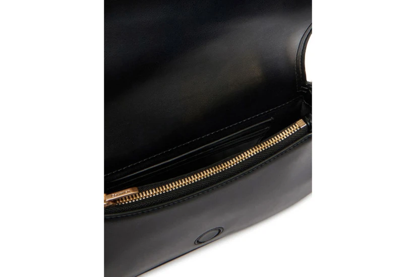Calvin Klein Curved Wallet With Chain Strap Γυναικείο Πορτοφόλι Μαύρο, Χρυσό