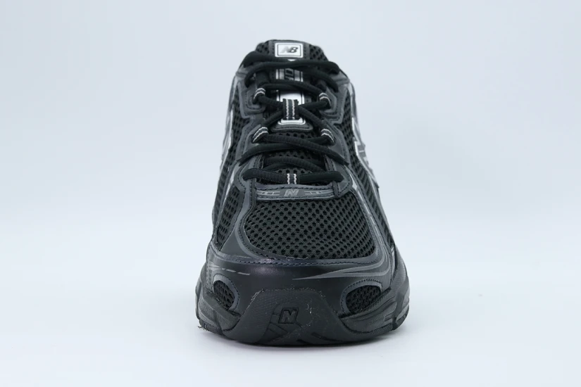 New Balance 740 Sneakers