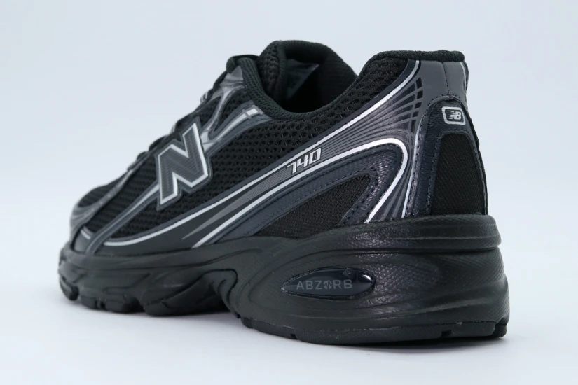 New Balance 740 Sneakers